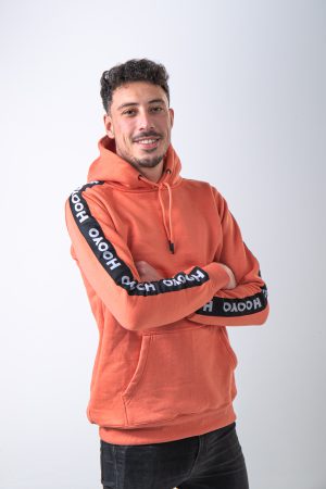 Hoody Man with Sleeves Stripe comes in Salmon.